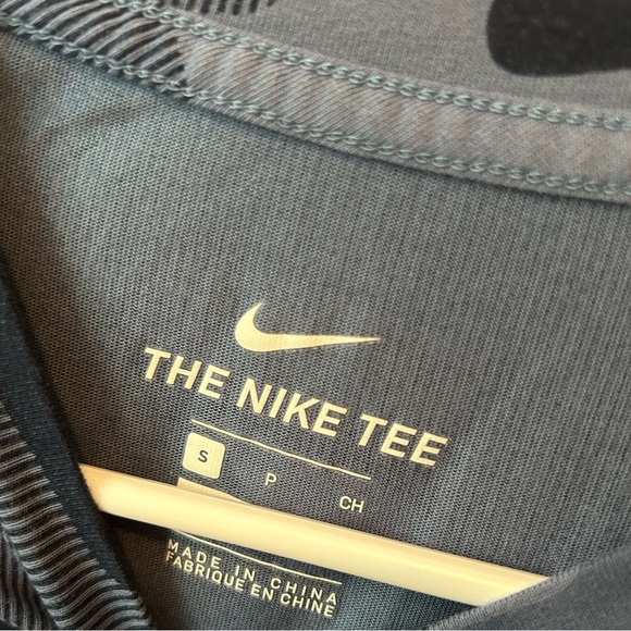 Men’s Nike Tshirt - Picture 2 of 3